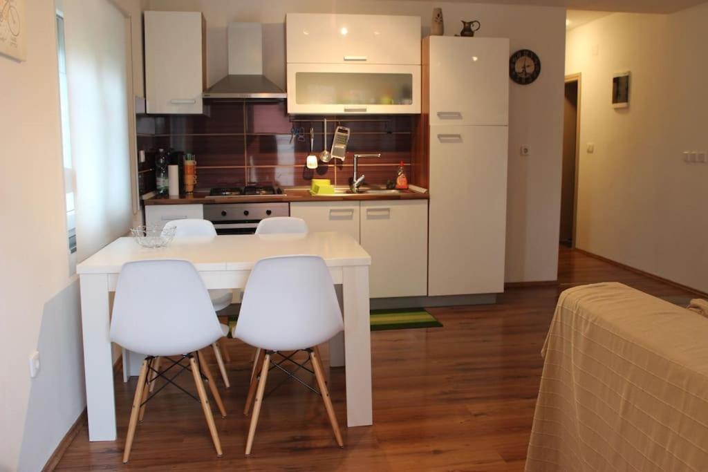 Modern Apartment In Porec Bagian luar foto